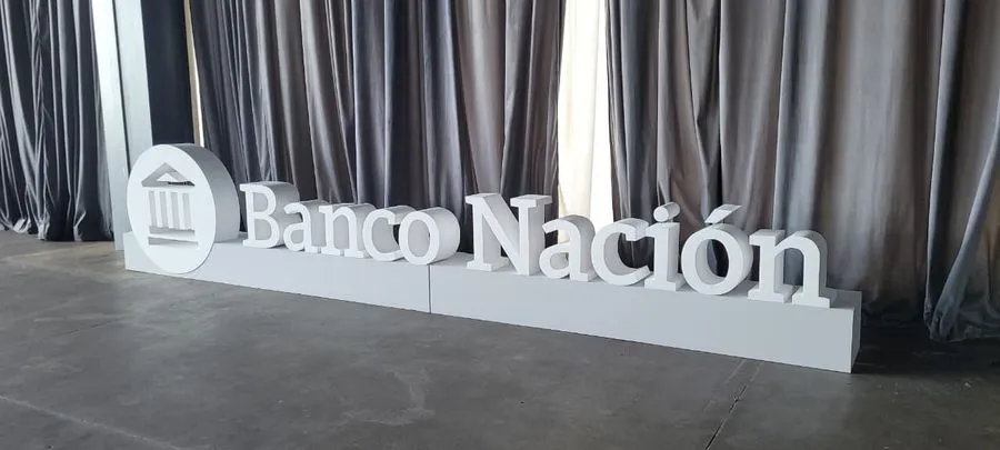 Letras corpóreas de polifan blancas para evento en Rosario